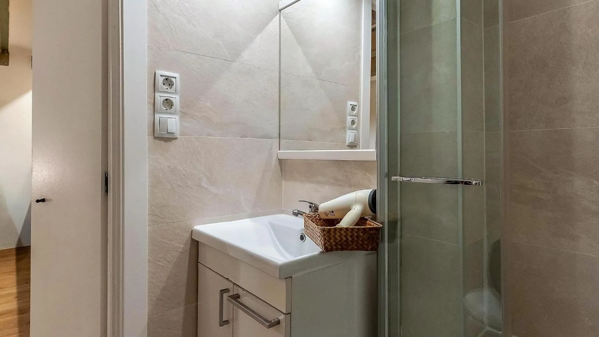 Ab Sant Antoni Studio Barcelona 0*,